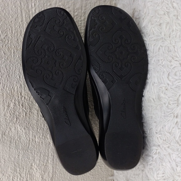 Clarks Black Leather Faux Button Strap Closed Toe Mid Heel Slip On Clog Shoe - Picture 7 of 16